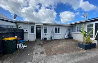 2/14 Karamu Street, Strandon