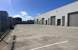 Modern Workshop / Warehouse