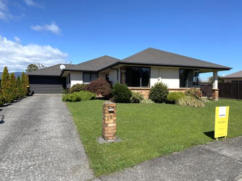 8 Harkness Place, Westport