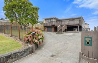 99 Awaroa Road, Sunnyvale
