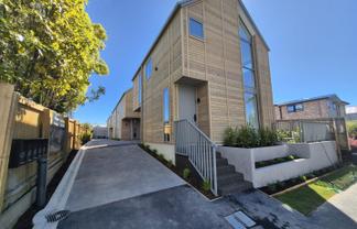 2/23 Webb Street, Merivale