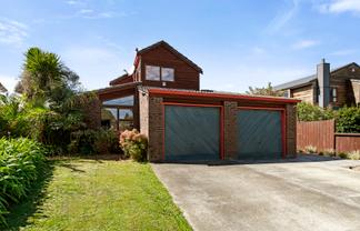 42 McEnroe Grove, Naenae