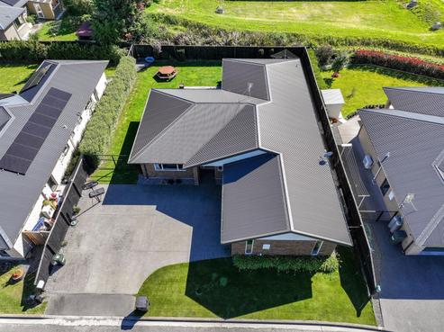 8/17 Wineberry Avenue, Amberley