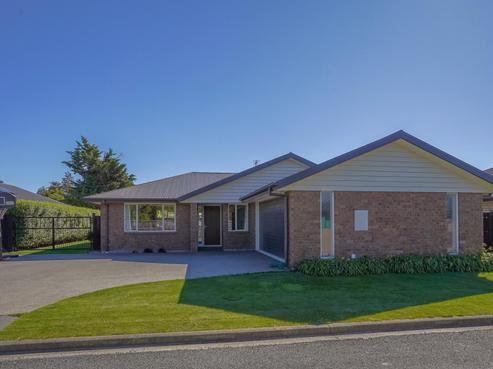 8/17 Wineberry Avenue, Amberley