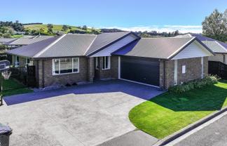 8/17 Wineberry Avenue, Amberley