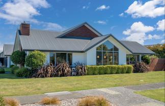 2 Waterstock Way, Parklands