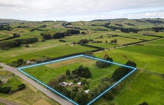 657 Domett Road, Domett