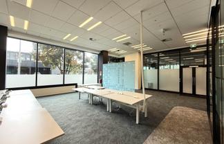 UNIQUE GROUND FLOOR HIGH STUD SPACE
