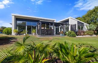 12D Takiroa Street, URENUI