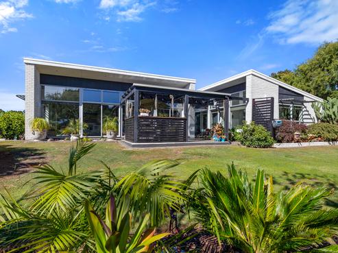 12D Takiroa Street, Urenui