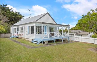 12 Coubray Place, Botany Downs