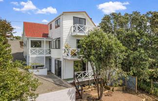 11 Moffat Road, Red Beach