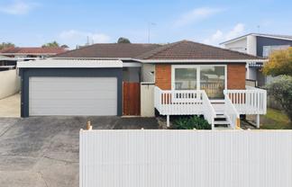 28 Whiteacres Drive, Sunnyhills