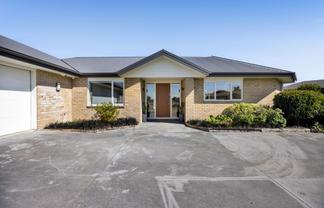 1 Elizabeth Grove, Stratford