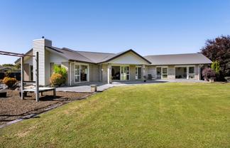 1 Elizabeth Grove, Stratford
