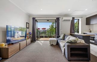 3/7 Uku Lane, Hobsonville