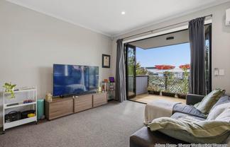 3/7 Uku Lane, Hobsonville