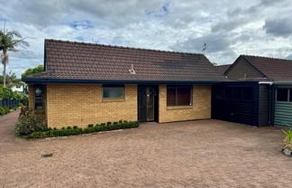 2/26 Kitchener Road, Takapuna