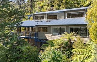 136 Cheviot Road, Lowry Bay, Eastbourne