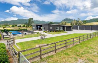 341 White Road, Broadlands Forest