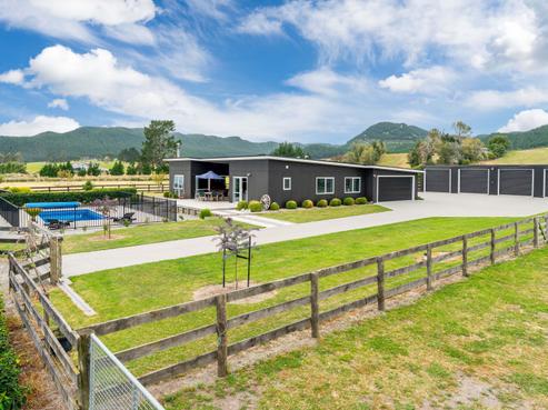 341 White Road, Broadlands Forest