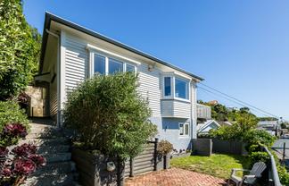112 Eden Street, Island Bay