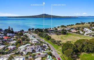 20 Seabreeze Road, Narrow Neck