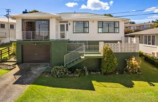 22 Cotswold Crescent, Newlands