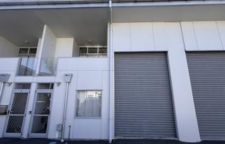 High-stud industrial unit in the heart of Kumeu