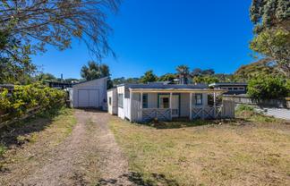 8 Manuka Road, Oneroa