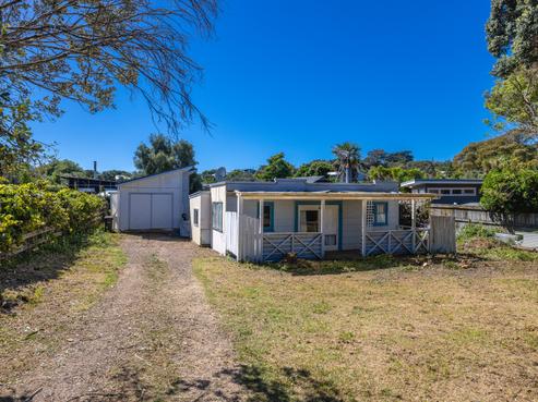 8 Manuka Road, Oneroa