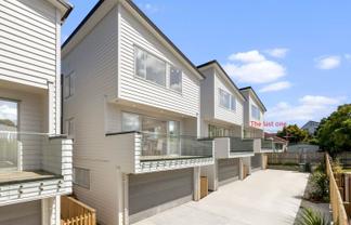 7E Waddell Avenue, Point England