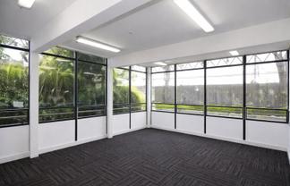 Ground floor office with excellent connectivity