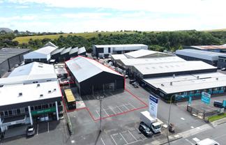 1,112sqm Warehouse with Massive Exposure