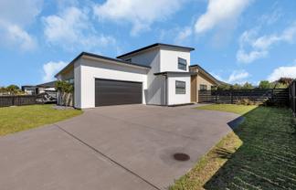 11 Olney Court, One Tree Point