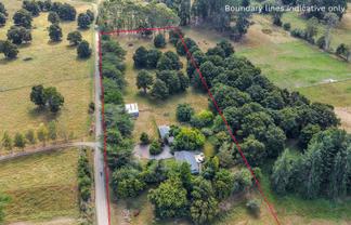 8 Foxhill Cemetery Road, Wakefield