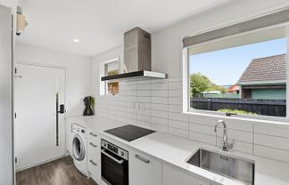 2/17b Prestons Road, Redwood