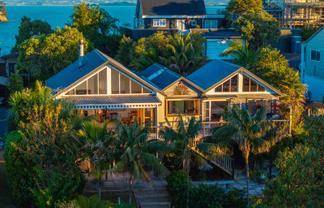 5 Kennedy Point Road, Surfdale