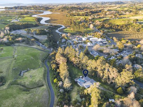 1 Whitford Park Road, Whitford