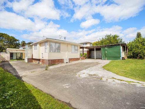 8 Sabot Place, Massey