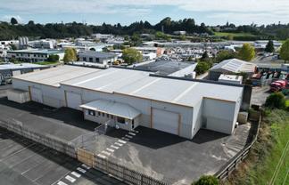 Large Unit with Fenced Yard 