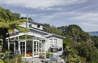18 Ngaumatau Road, Point Howard, Eastbourne