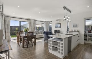 11 Koiora Road, Clarks Beach