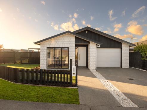 6 Probert Crescent, Greenhill Park