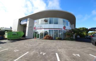 Appealing road front office/warehouse