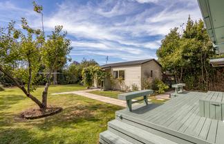 160 Emmett Street, Shirley