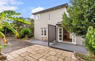 2/23 Seaview Avenue, Northcote