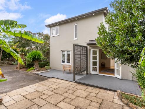 2/23 Seaview Avenue, Northcote