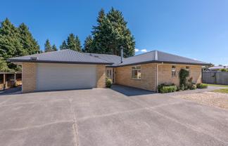 8 Russell Street, Darfield