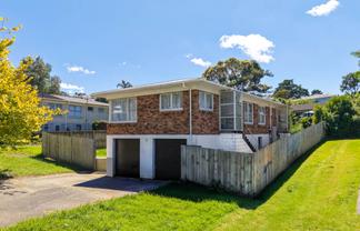1/40 Cheval Drive, Totara Vale